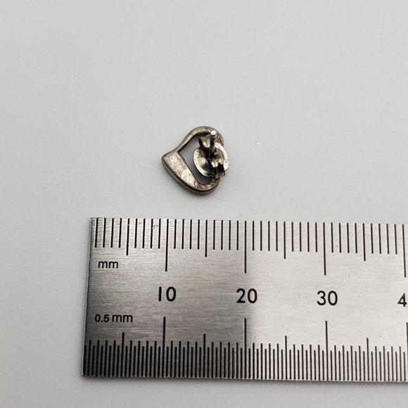 925 Sterling Silver Tarnished Turquoise Chip Cute Heart Stud Earrings - Picture 4 of 5